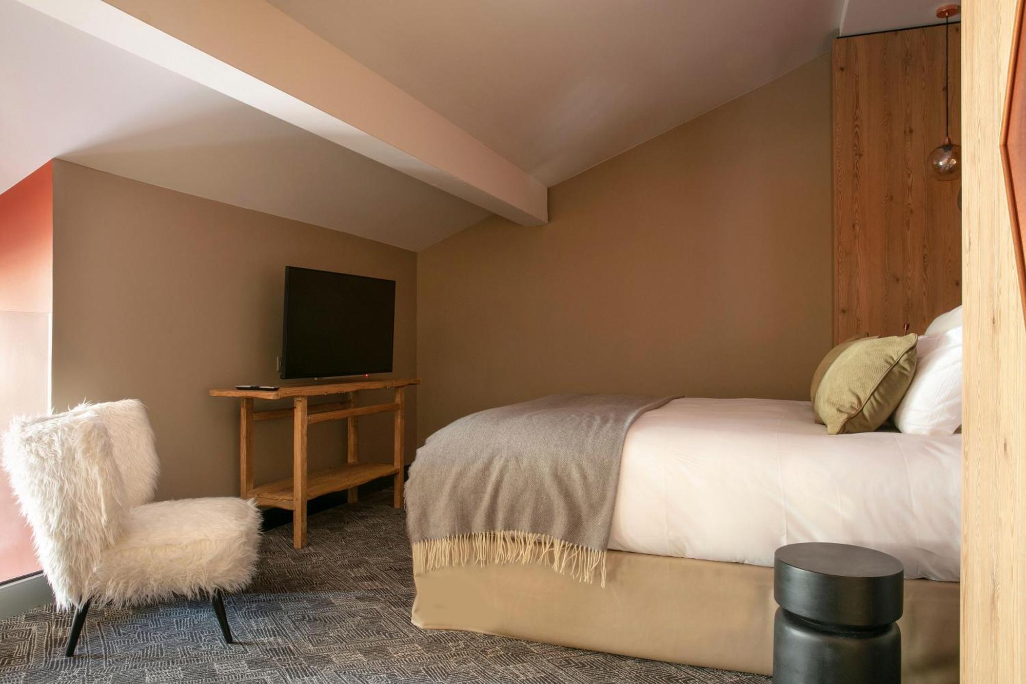 Grandes Rousses Hotel & Spa Alpe d'Huez ภายนอก รูปภาพ A room at the hotel