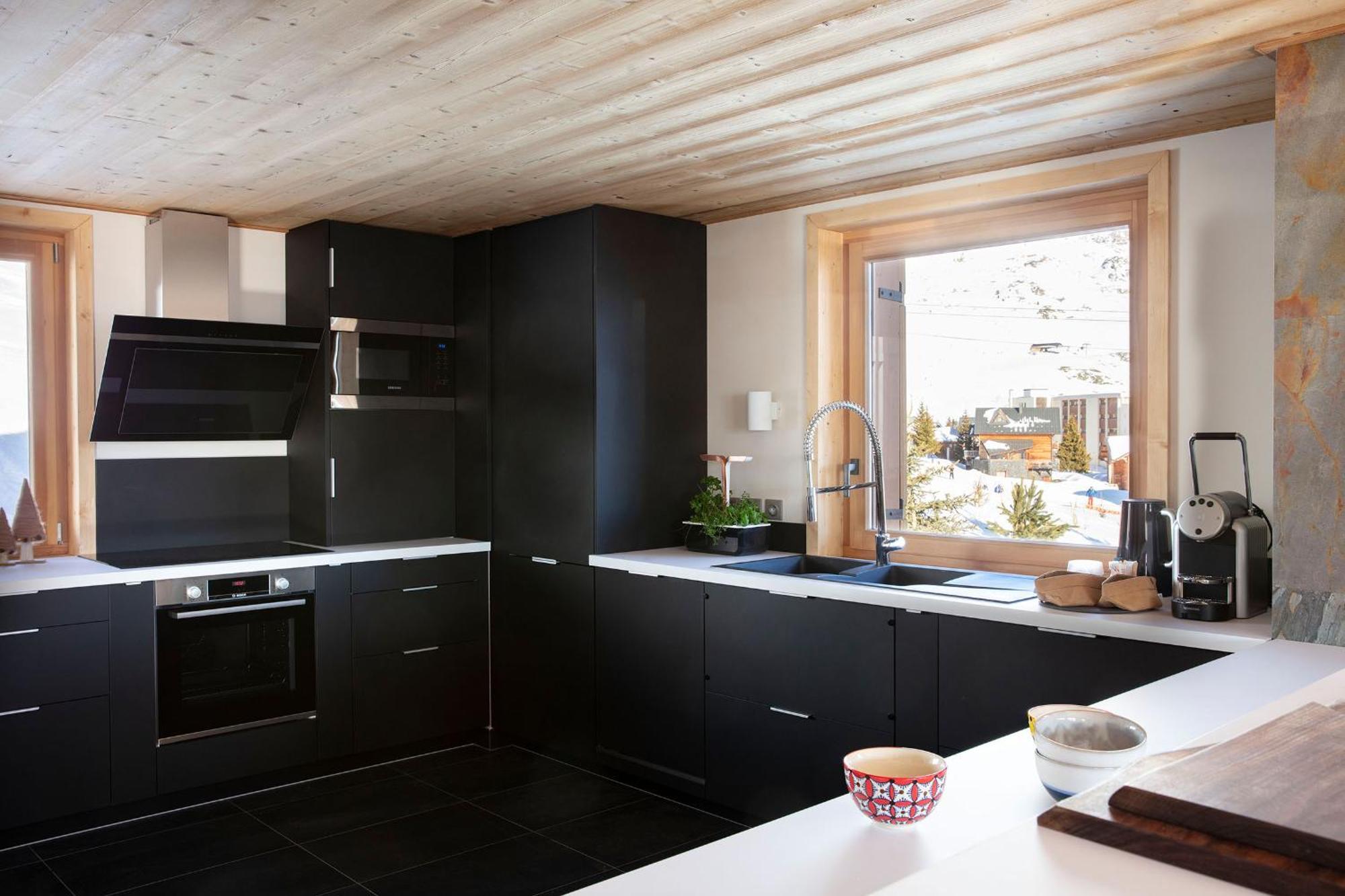 Grandes Rousses Hotel & Spa Alpe d'Huez ภายนอก รูปภาพ A modern kitchen